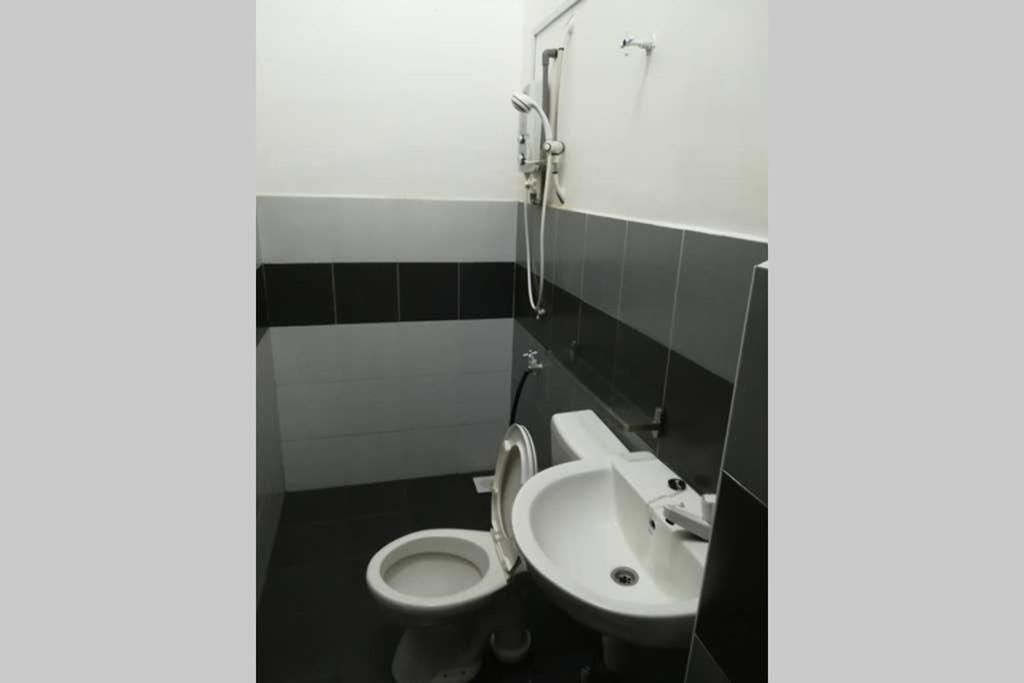 D Wangi Homestay Pasir Gudang At Ecotropic المظهر الخارجي الصورة